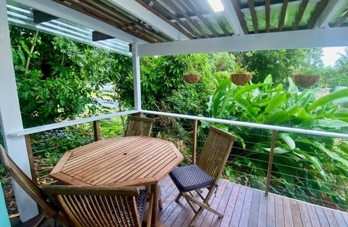 Yorkeys Knob Apartment | Charming studio near the boat club with deck