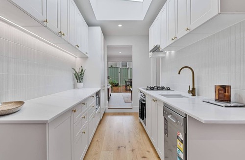 Newtown House | Charming Sunlit Terrace in Vibrant Newtown