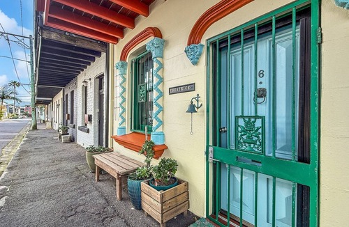 Newcastle East Apartment | Charming Townhouse Steps from Newcastle Beach