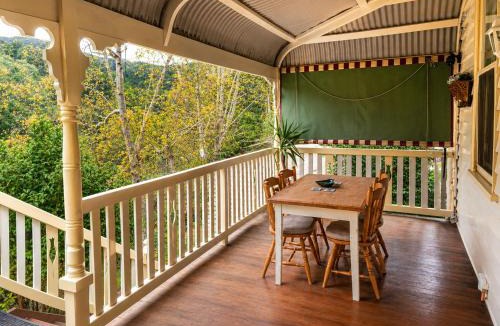 Warburton Bed & Breakfast | Charnwood Cottages
