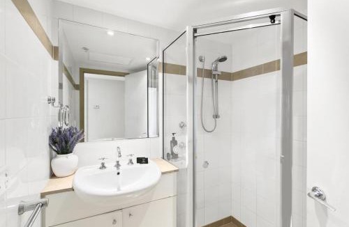 Chatswood Apartment | Chatswood Convenience - Steps to Train & Metro - HELP5