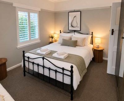 Griffith House | Cheerful 3 bedroom home - Inner south - Manuka