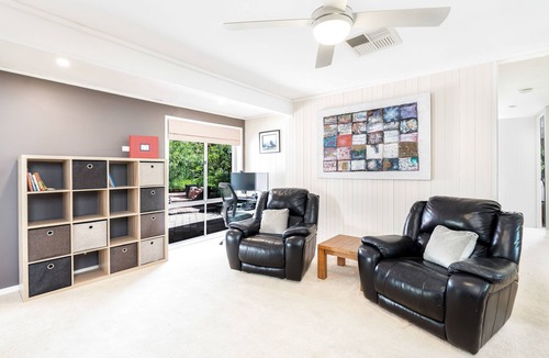 Mawson House | Cheerful 3 Bedroom Residential Home with Pool