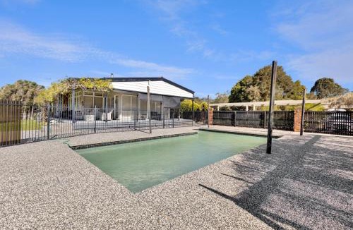Eagle Point House | Chenu Lakeside Homestead