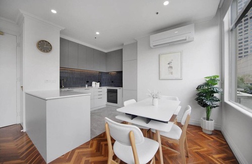 Melbourne Central Business District Apartment | Chic 1-Bed Apartment In the Heart of Melbourne