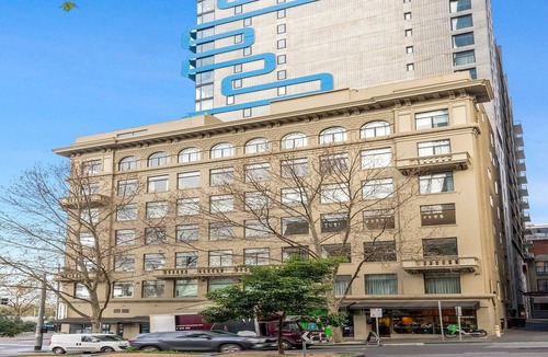 Melbourne Central Business District Apartment | Chic 1-Bed Apartment In the Heart of Melbourne
