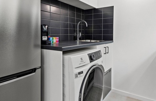 Parkville Apartment | Chic 1-Bed Apartment Across from Royal Park