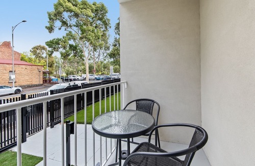 Parkville Apartment | Chic 1-Bed Apartment Across from Royal Park