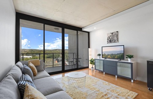 Lyneham Apartment | Chic 1-Bed Apartment Near Canberras Bustling CBD