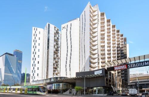 Docklands Apartment | Chic 2B Apt CarPark and Pool Near Marvel