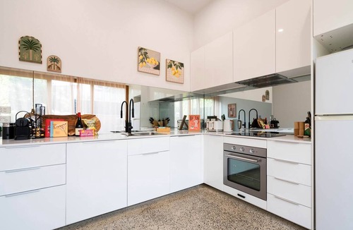 Carlton South House | Chic Carlton Retreat | Rooftop, Central, Spacious