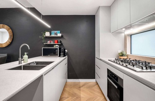 Carnegie Apartment | Chic Home with BBQ & Outdoor Dining