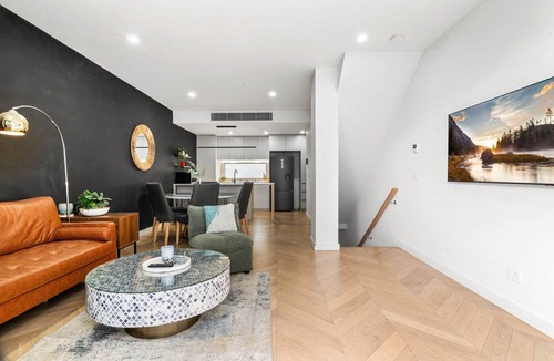 Carnegie Apartment | Chic Home with BBQ & Outdoor Dining