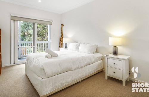 Abbotsford House | Chic Urban Oasis in Richmond