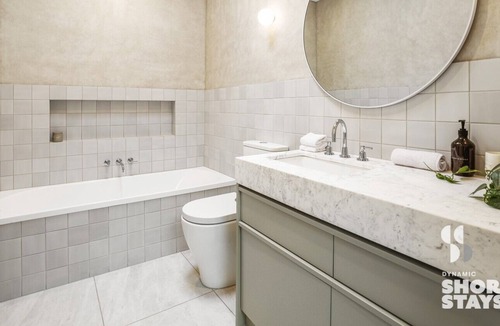 Abbotsford House | Chic Urban Oasis in Richmond
