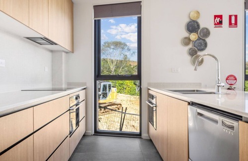 Jindabyne House | Chilam B embraces open plan living with a combined kitchen/dining/living area