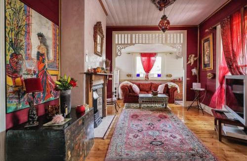 Katoomba Apartment | Chinoiserie - Blue Mountains Boho Luxe