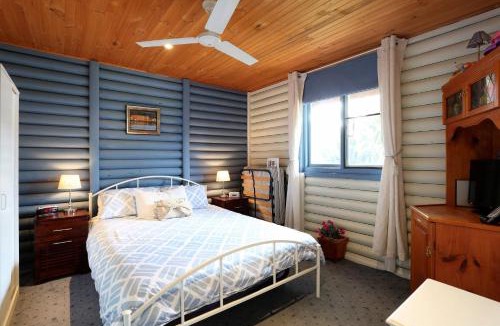 White Beach House | Chloes Cabin Accommodation