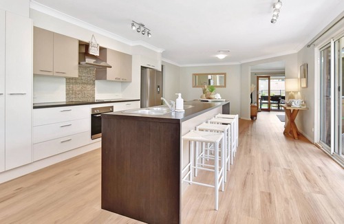 Lake Munmorah House | ChrisTony 5 Bdrm Waterfrnt Cottage