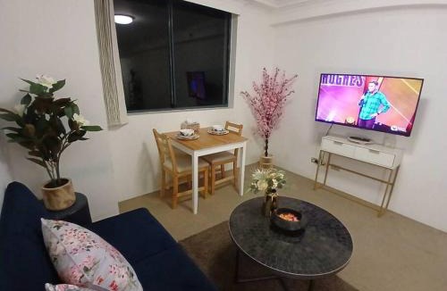 Haymarket Apartment | City at Your Doorstep, Close to all transports, king bed, great feedback