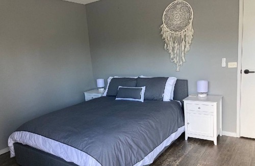 Traralgon House | City Chic Townhouse
