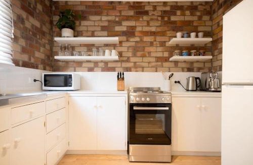 South Launceston Apartment | City Comfort: Near Hospital & City with Parking