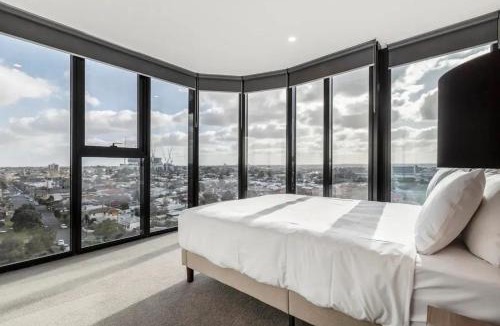 Footscray Apartment | City Edge Urban Haven with 270 Panoramic Views