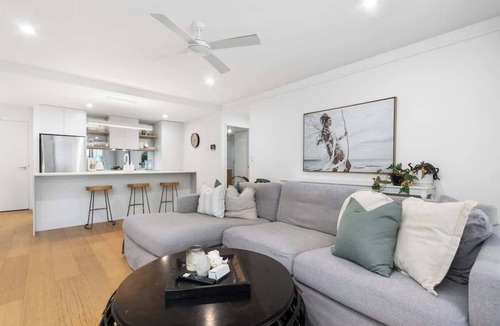 Newcastle Apartment | City Escape - Newcastle CBD - Location Location