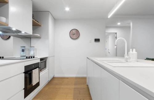 Newcastle Apartment | City Escape - Newcastle CBD - Location Location