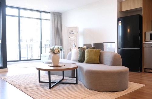 Adelaide Central Business District Apartment | City focused comfy city view apartment