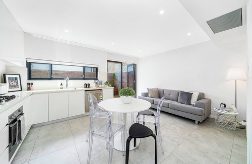 Darlington House | City Fringe Stay | Walk to Newtown & Sydney Uni
