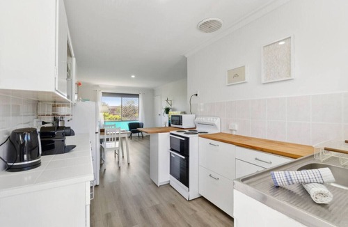 Glendalough Apartment | City & Lake Hideaway