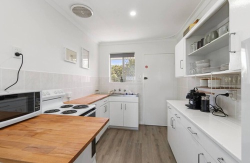 Glendalough Apartment | City & Lake Hideaway