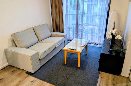 Perth Central Business District Apartment | City & lakeside with free secure allocated parking, pool, gym & tennis court, only 15 mins walk into the City