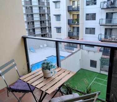 Perth Central Business District Apartment | City & lakeside with free secure allocated parking, pool, gym & tennis court, only 15 mins walk into the City