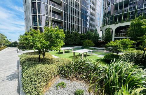 Port Melbourne House | City Meets Bay I Resort Style I 4-Level I Rooftop