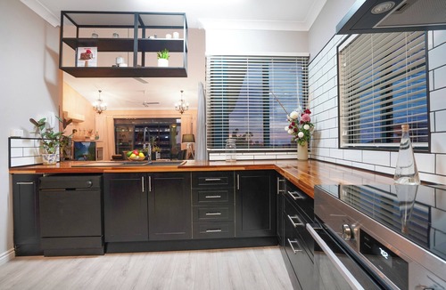 Darwin City Centre Apartment | City Retreat Top floor, Harbour Views, Pool + Gym