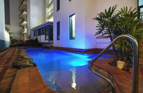 Darwin City Centre Apartment | City Retreat Top floor, Harbour Views, Pool + Gym