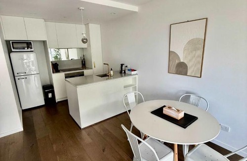 Reid Apartment | City-Self check in-Parking-Pool