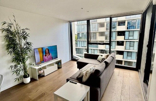 Reid Apartment | City-Self check in-Parking-Pool
