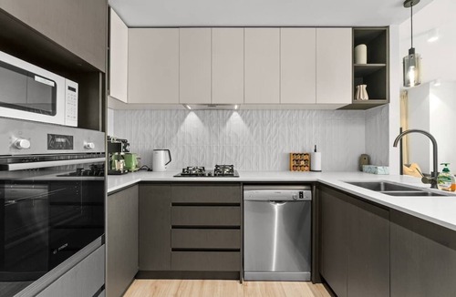 Adelaide Central Business District Apartment | City sky view self service apartment free parking