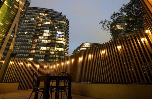 Docklands Apartment | City Terrace, 2 Bedroom - 1 Bathroom, Docklands, Gym, Pool, BBQ, Open Terrace and Garden
