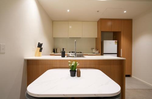Docklands Apartment | City Terrace, 2 Bedroom - 1 Bathroom, Docklands, Gym, Pool, BBQ, Open Terrace and Garden
