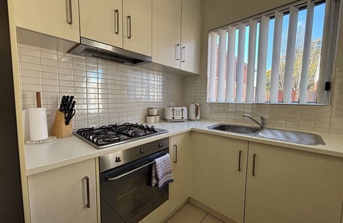 Wagga Wagga House | City Townhouse Escape 1 - 1 Tarcutta