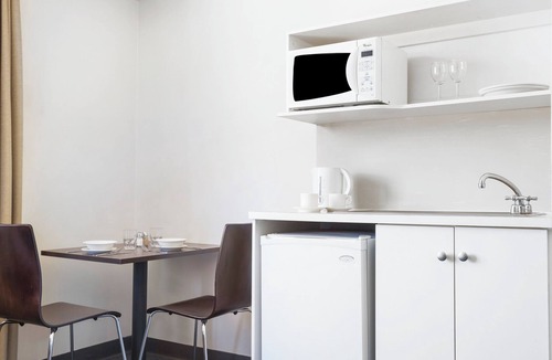Adelaide Central Business District Apartment | city unit at gouger st