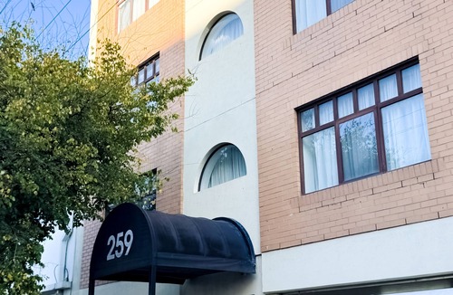 Adelaide Central Business District Apartment | city unit at gouger st