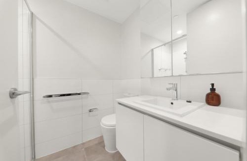 West Melbourne Apartment | City Views & Inner Railway Escape - Free Wi-Fi