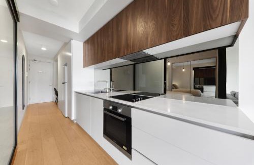 West Melbourne Apartment | City Views & Inner Railway Escape - Free Wi-Fi