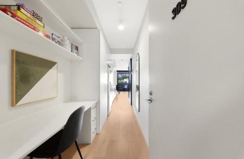 West Melbourne Apartment | City Views & Inner Railway Escape - Free Wi-Fi