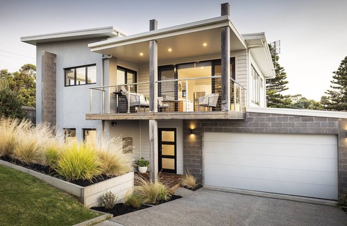 Warrnambool House | City Views on Williams. Luxurious Townhouse with free Wifi & Netflix